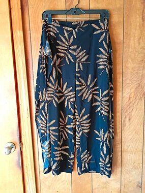 A New Day Women’s Wide Leg Ankle Pants Size M Black Brown Leaf Print Tie Waist